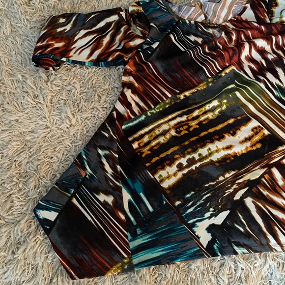 Avenue Tunic Top Blouse - Picture 15 of 16